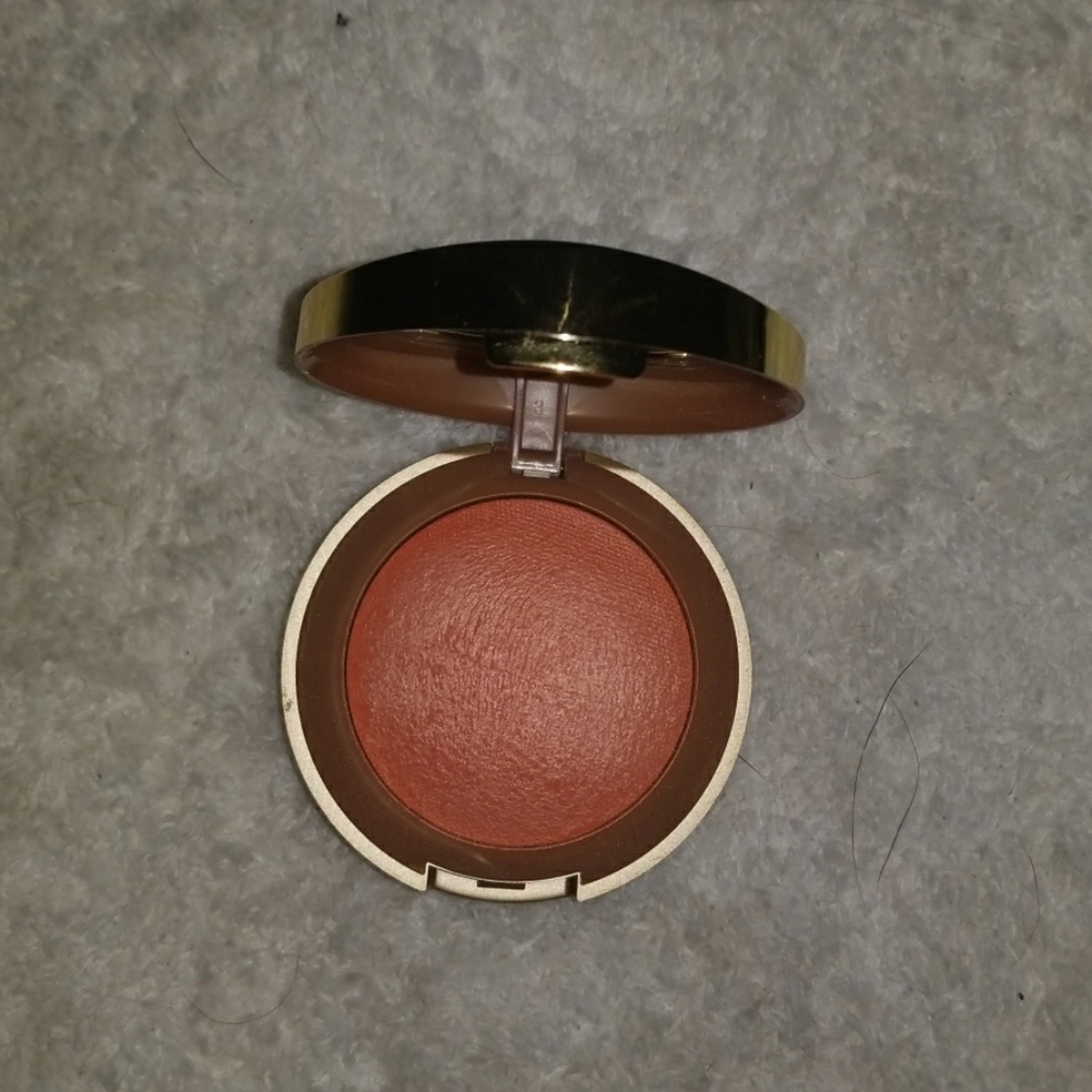 Makeup - Picture 1 of 2